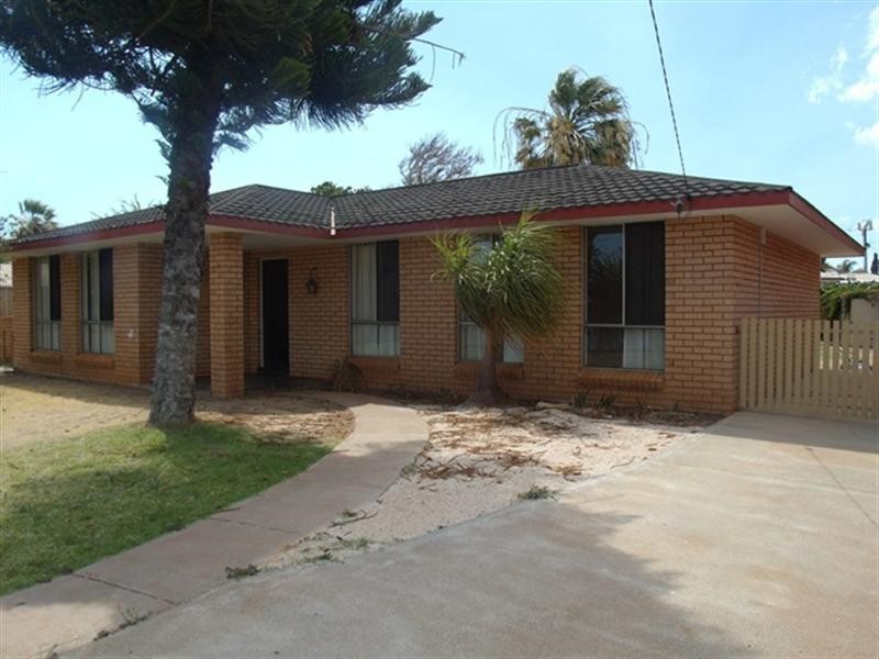 11 Willesee Street, Carnarvon WA 6701