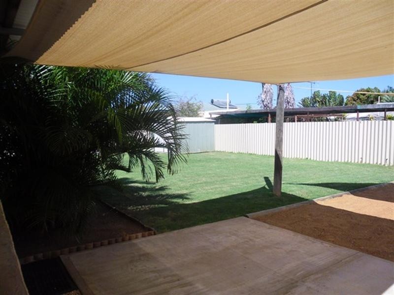 8 Mills Avenue, South Carnarvon WA 6701