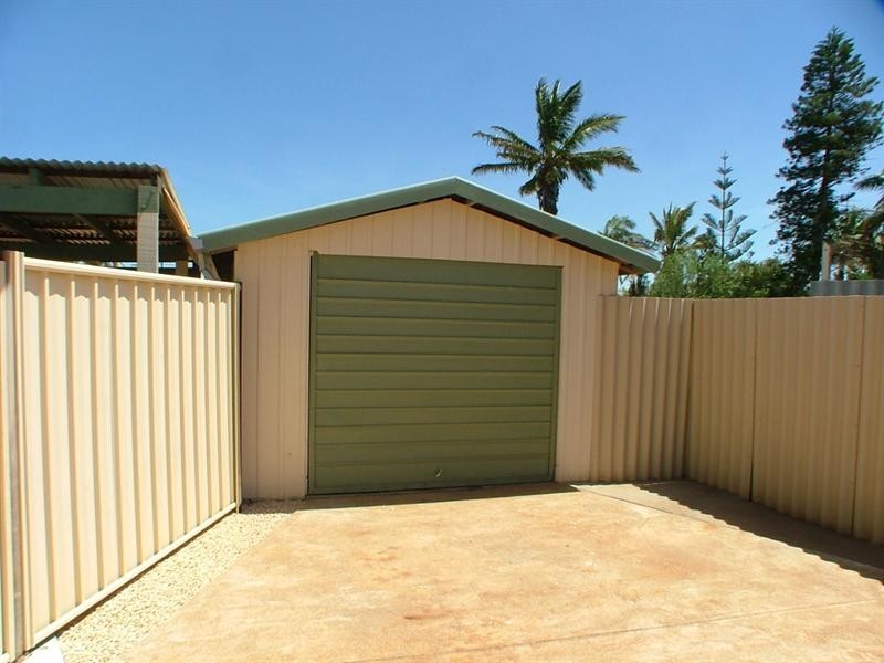8 Mills Avenue, South Carnarvon WA 6701