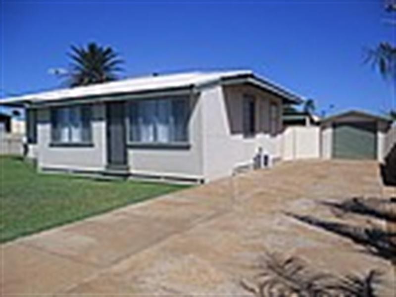 8 Mills Avenue, Carnarvon WA 6701