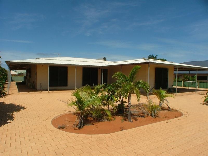 11 Finnerty Street, East Carnarvon WA 6701
