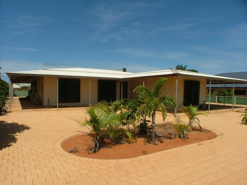 11 Finnerty Street, Carnarvon WA 6701