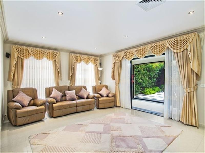 2 Kentridge Place, Bella Vista NSW 2153