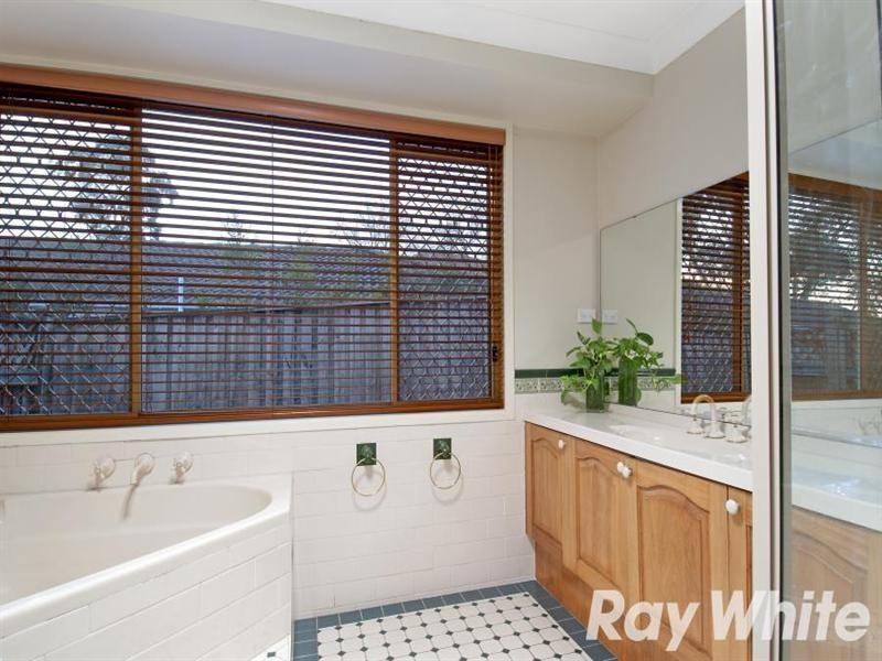 3 Springfield Crescent, Bella Vista NSW 2153