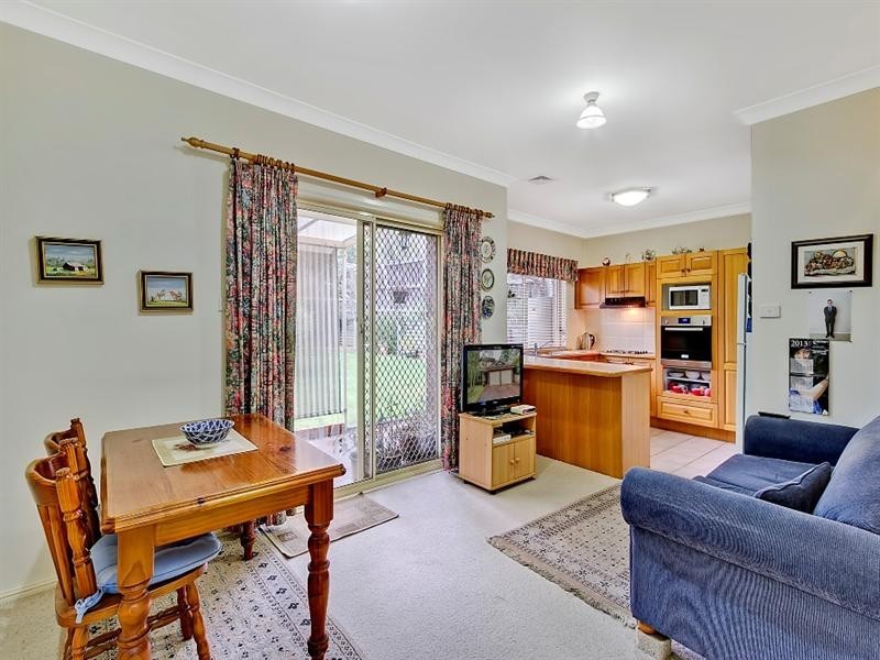 2/20 Thomas Wilkinson Avenue, Dural NSW 2158