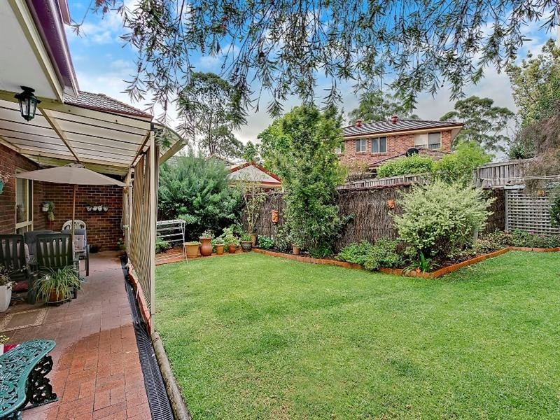 2/20 Thomas Wilkinson Avenue, Dural NSW 2158