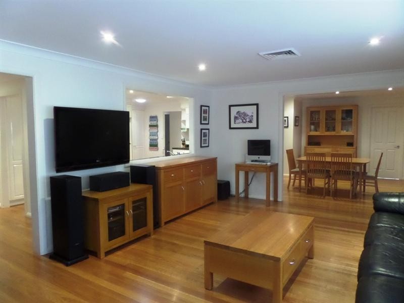 2 Cumberland Avenue, Castle Hill NSW 2154