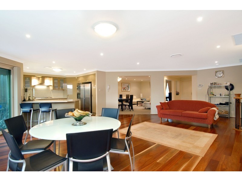 10 Larcom Road, Beaumont Hills NSW 2155