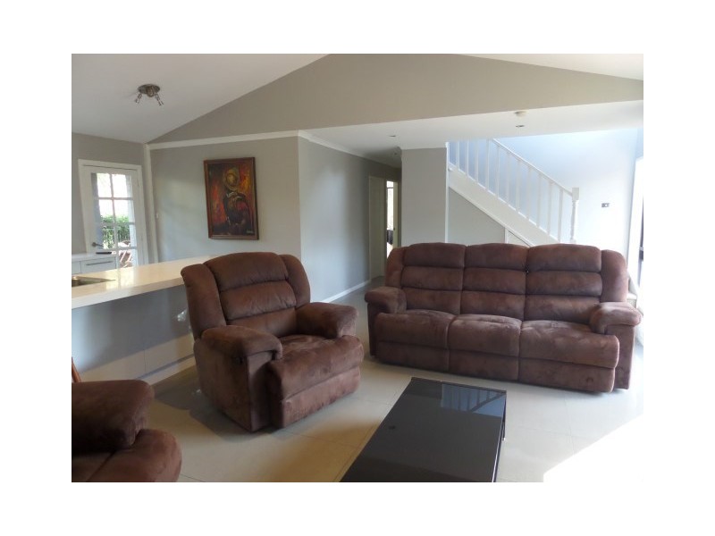 19 Knightsbridge Place, Castle Hill NSW 2154