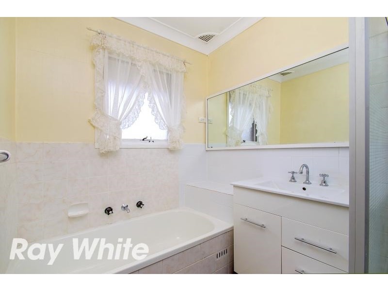 77 Warrimoo Drive, Quakers Hill NSW 2763