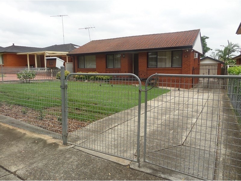 77 Warrimoo Drive, Quakers Hill NSW 2763