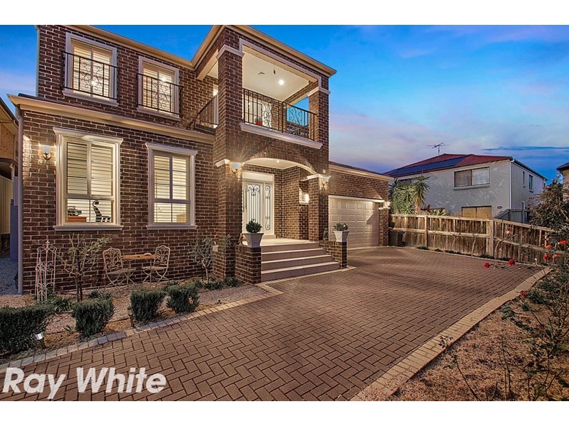 8 Lodgeworth Place, Castle Hill NSW 2154