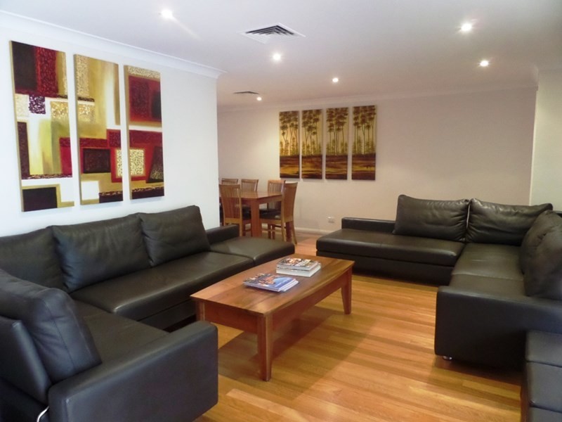 2 Cumberland Avenue, Castle Hill NSW 2154