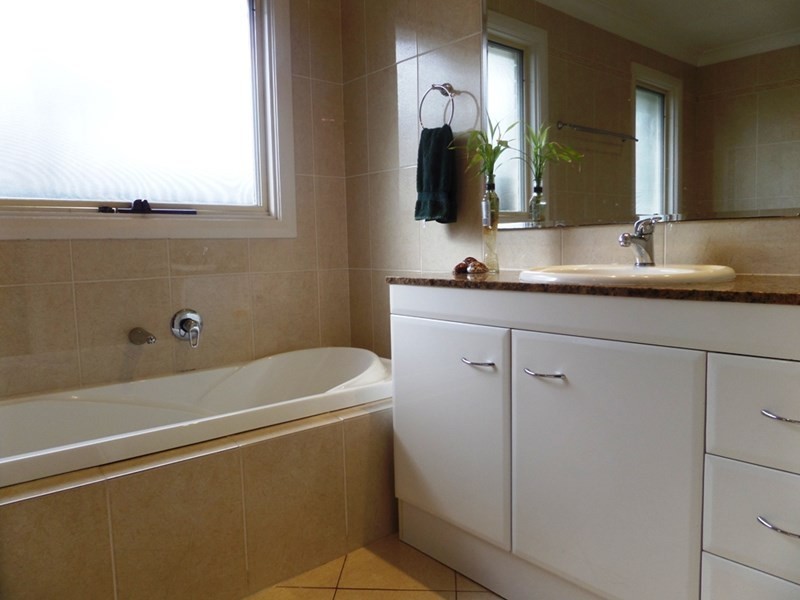 2 Cumberland Avenue, Castle Hill NSW 2154