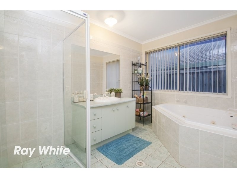 8 Holbrook Court, Stanhope Gardens NSW 2768