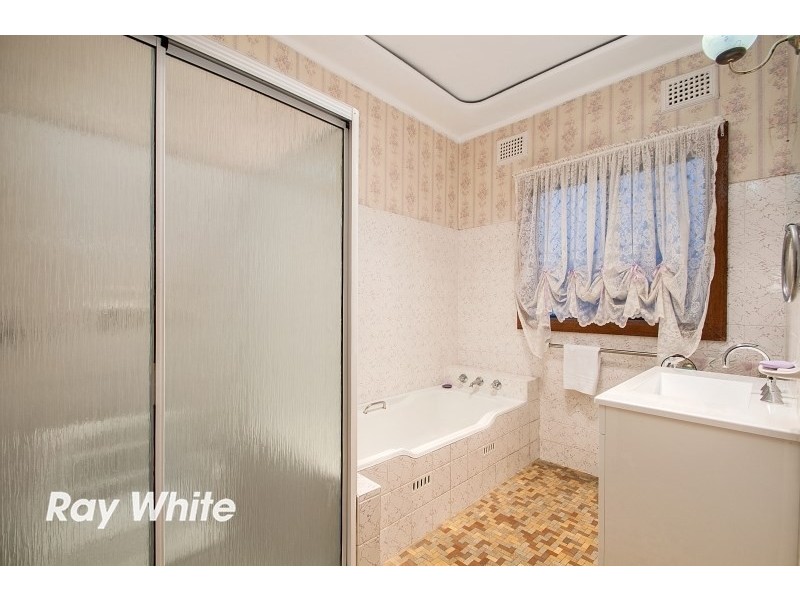 11 Moir Avenue, Northmead NSW 2152