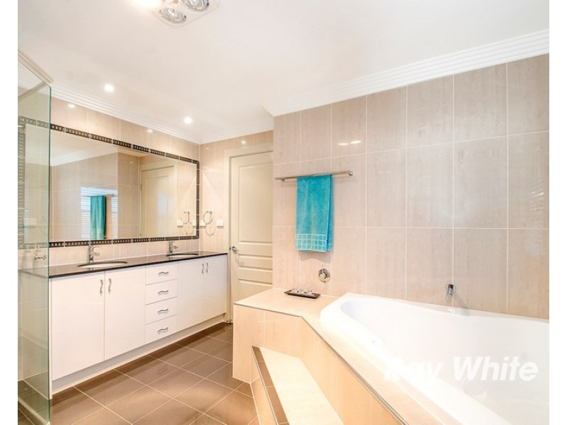 8 Ashburn Close, Bella Vista NSW 2153