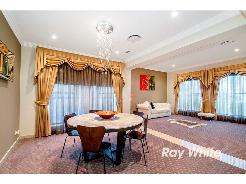 8 Ashburn Close, Bella Vista NSW 2153