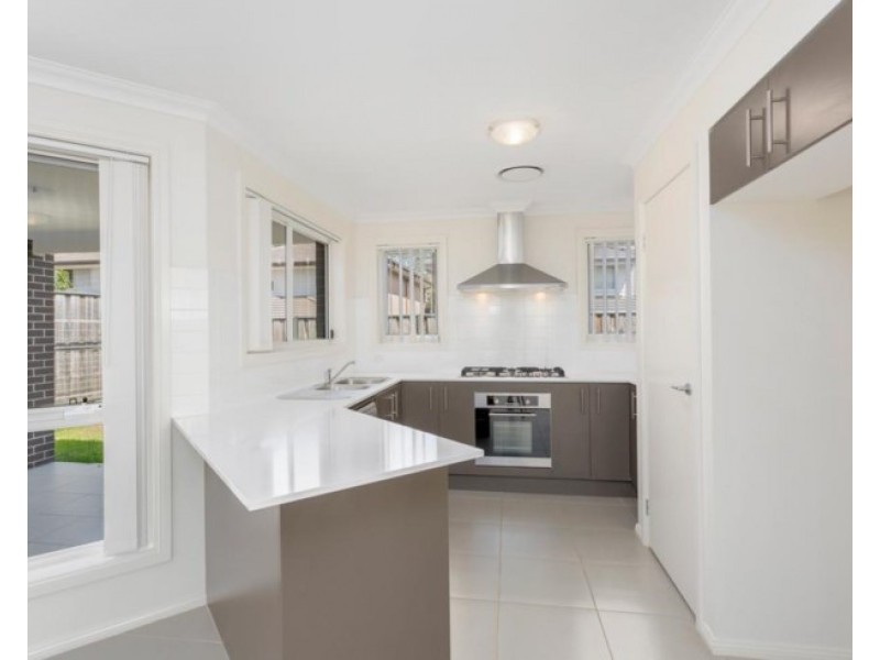 8 Putters Lane, Kellyville NSW 2155