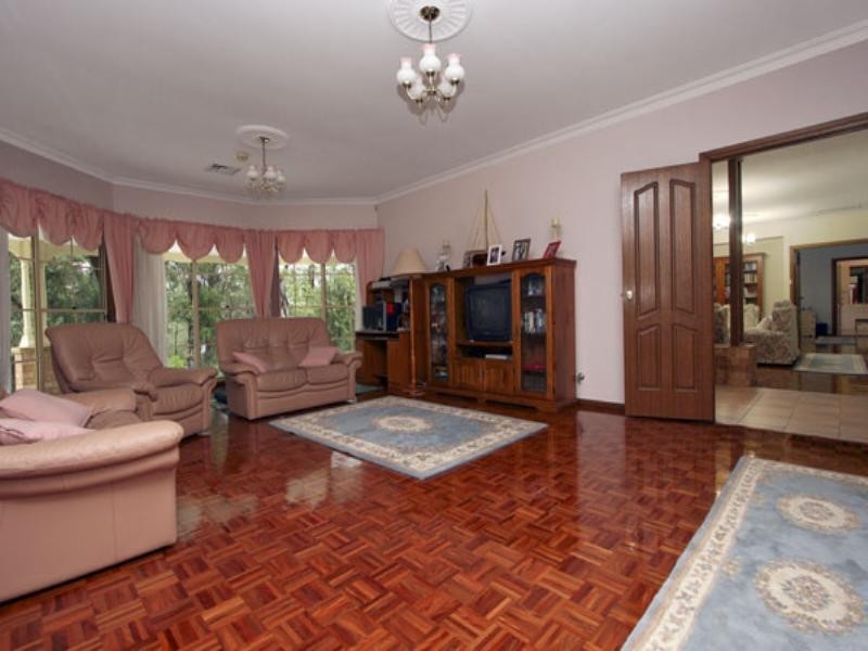 2 Parakeet Place, West Pennant Hills NSW 2125