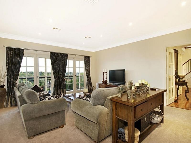 32 Redwood Close, Castle Hill NSW 2154