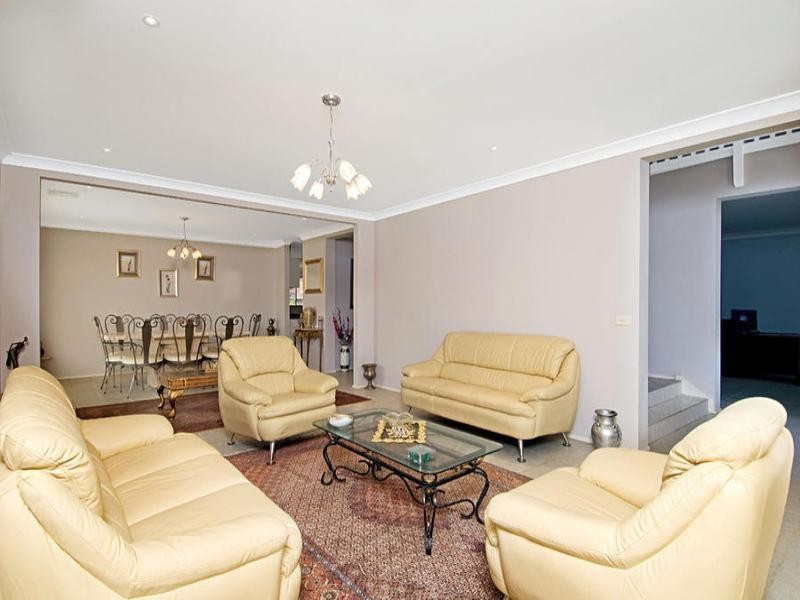 27 Brampton Drive, Beaumont Hills NSW 2155