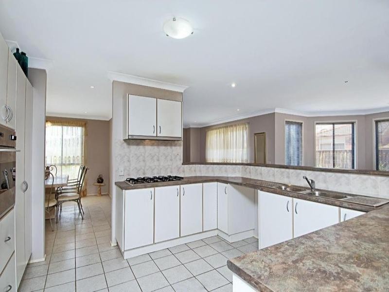 27 Brampton Drive, Beaumont Hills NSW 2155