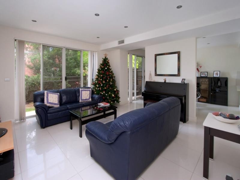 8/40 Dobson Crescent, Baulkham Hills NSW 2153