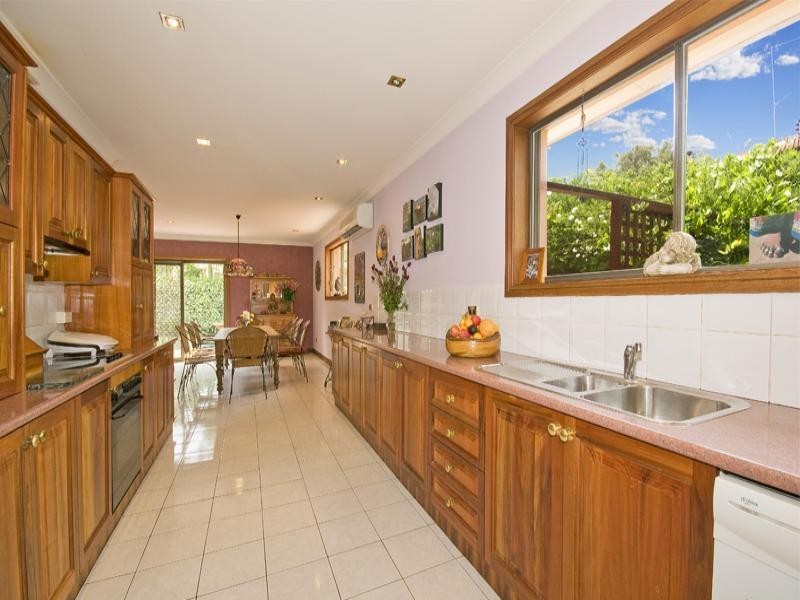 12 Winchcombe Place, Castle Hill NSW 2154