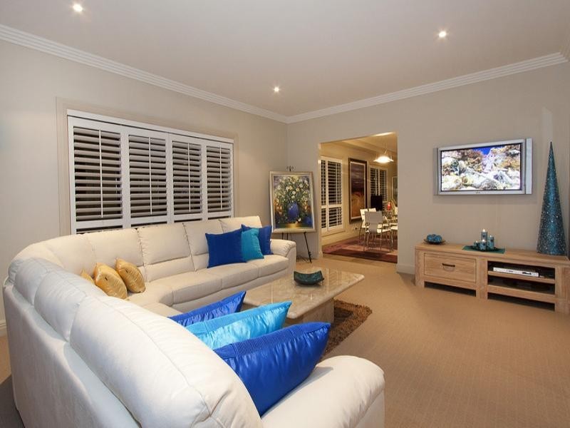 17 Pipersbrook Crescent, Bella Vista NSW 2153