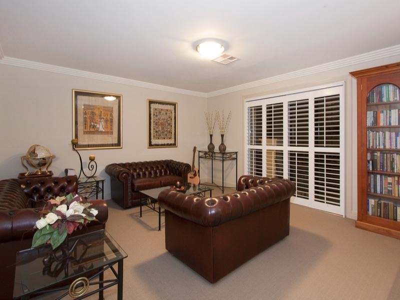 17 Pipersbrook Crescent, Bella Vista NSW 2153