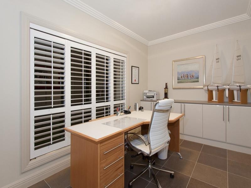 17 Pipersbrook Crescent, Bella Vista NSW 2153