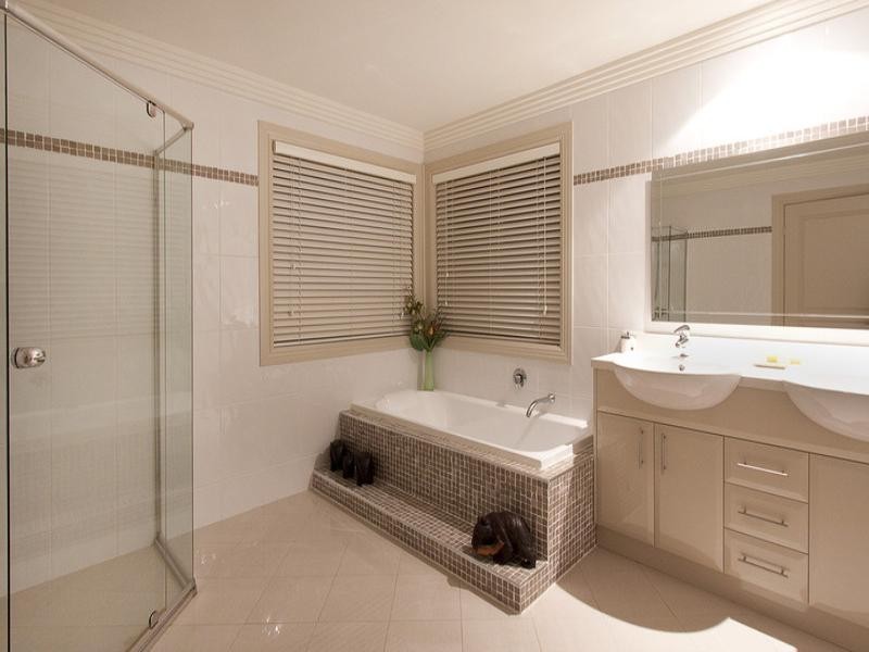 17 Pipersbrook Crescent, Bella Vista NSW 2153