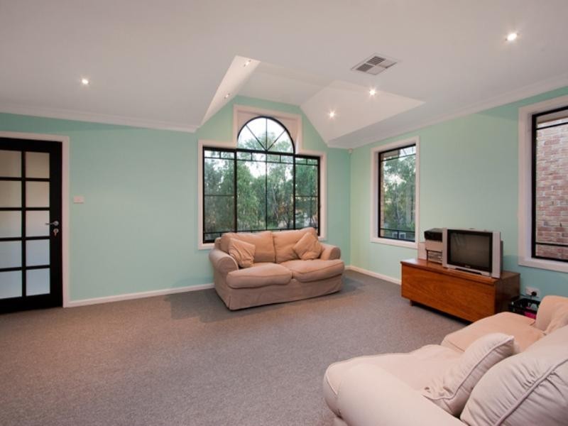 30 Broadleaf Crescent, Beaumont Hills NSW 2155