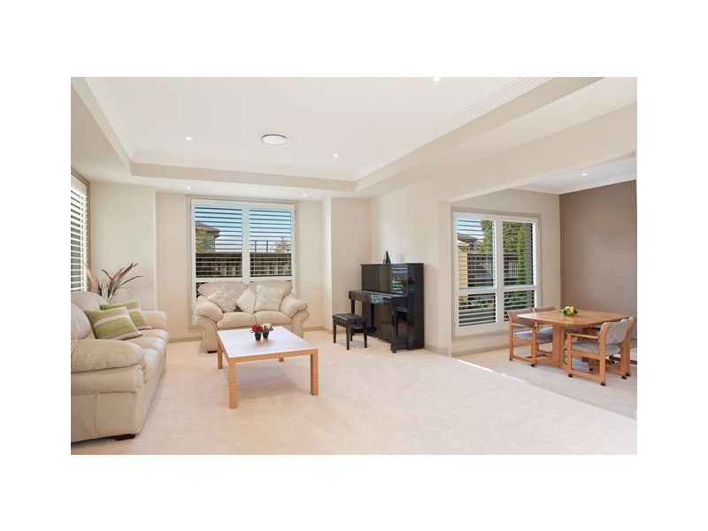 16 Pipersbrook Crescent, Bella Vista NSW 2153