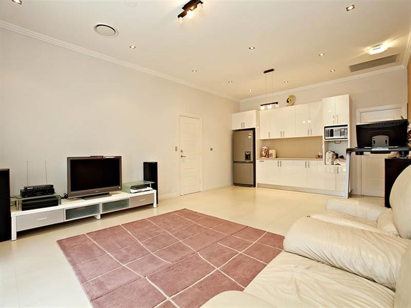 1 Queens Court, Castle Hill NSW 2154