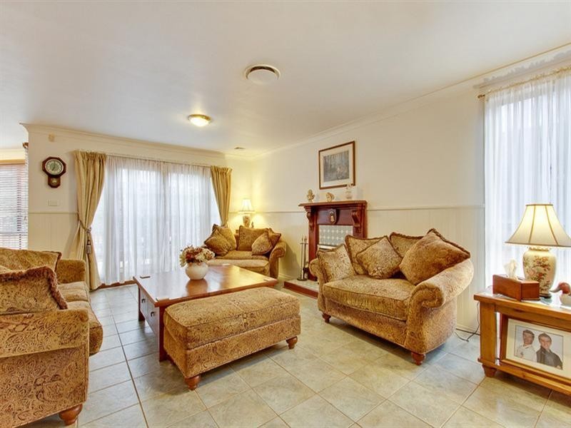 16 Arnold Janssen Drive, Beaumont Hills NSW 2155