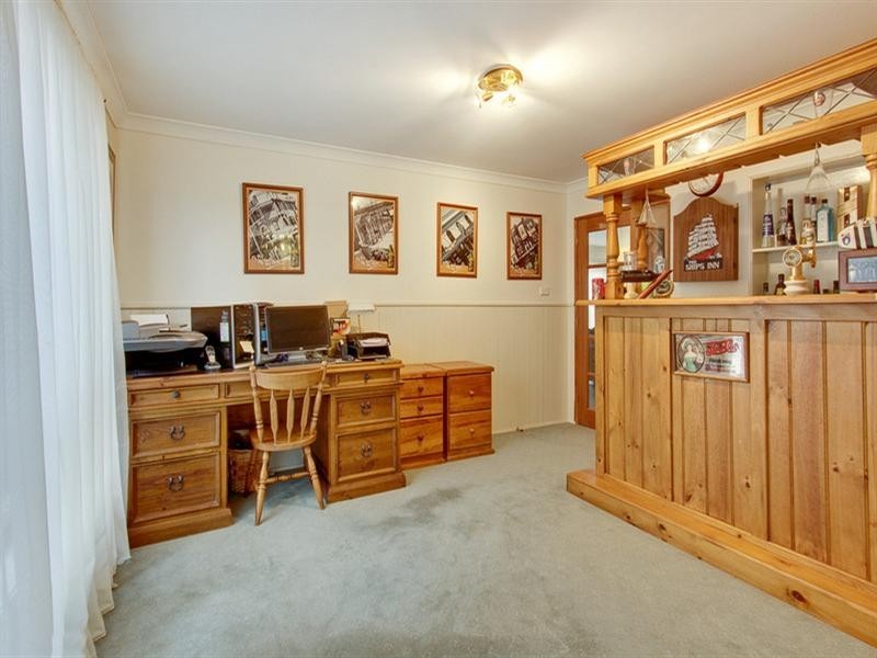 16 Arnold Janssen Drive, Beaumont Hills NSW 2155