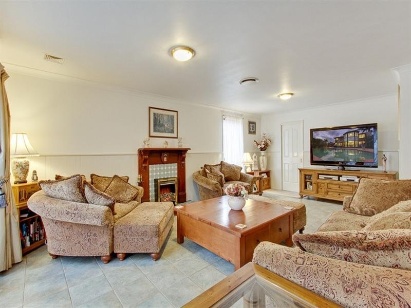 16 Arnold Janssen Drive, Beaumont Hills NSW 2155