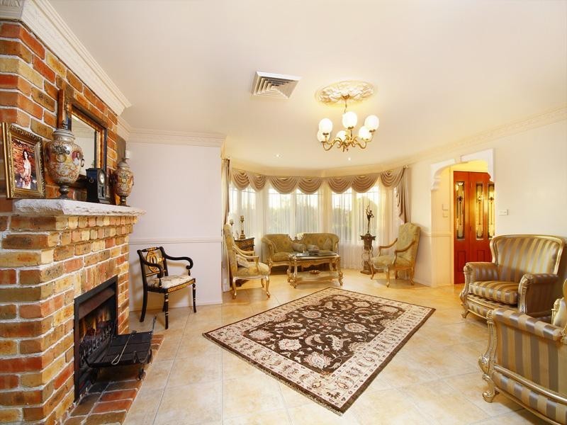 18 Gore Crescent, Bella Vista NSW 2153