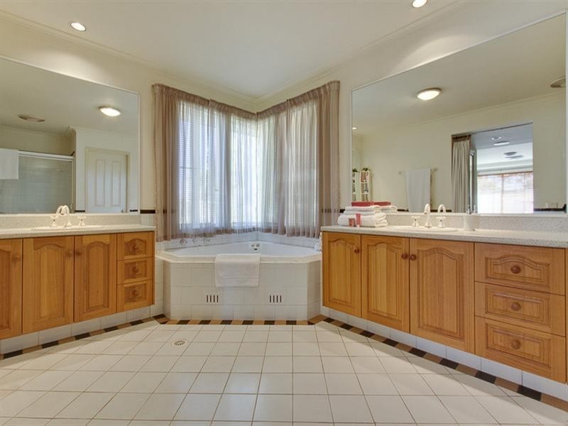 2 Sirrius Close, Beaumont Hills NSW 2155