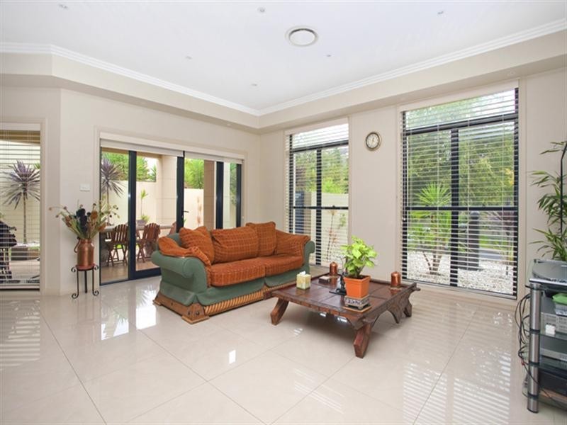 19 Pipersbrook Crescent, Bella Vista NSW 2153