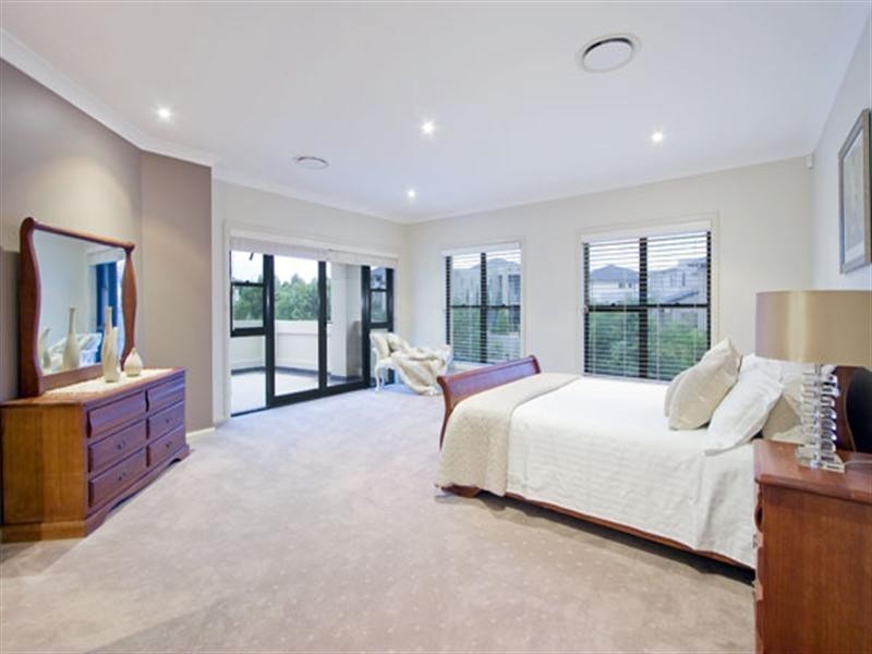 19 Pipersbrook Crescent, Bella Vista NSW 2153