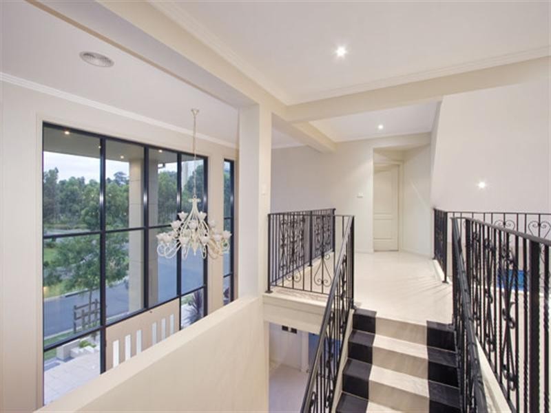 19 Pipersbrook Crescent, Bella Vista NSW 2153