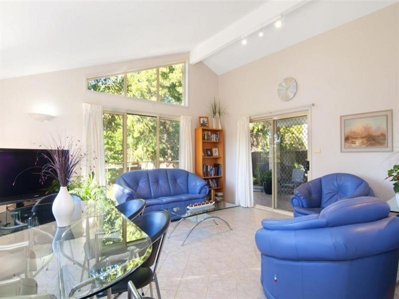 35 Crestwood Drive, Baulkham Hills NSW 2153