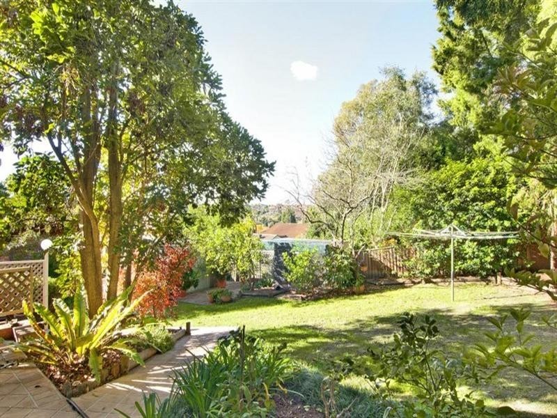 35 Crestwood Drive, Baulkham Hills NSW 2153