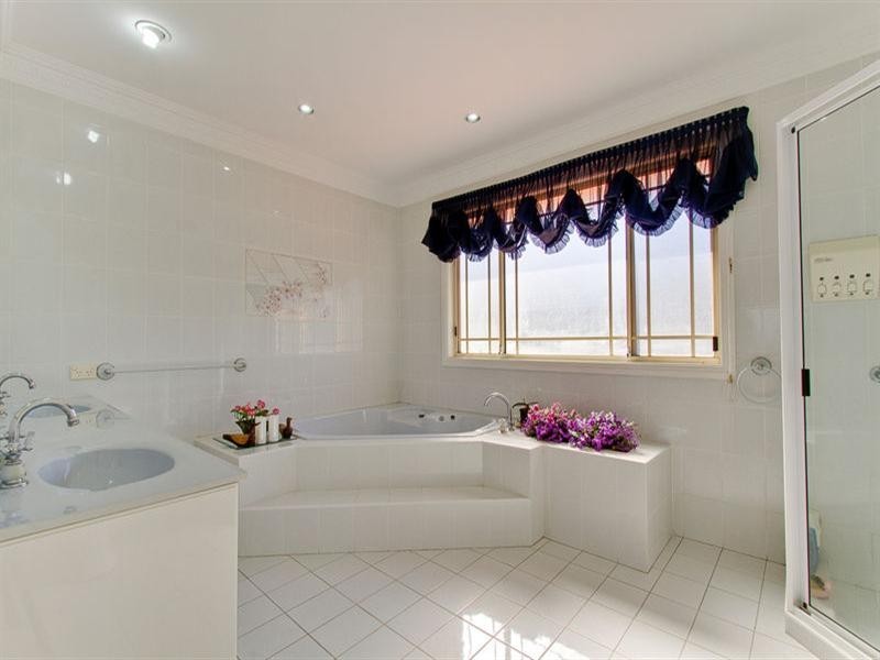 16 Carnarvon Avenue, Glenhaven NSW 2156