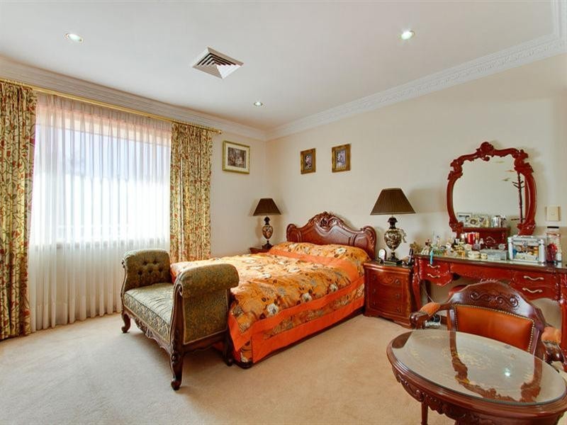 16 Carnarvon Avenue, Glenhaven NSW 2156