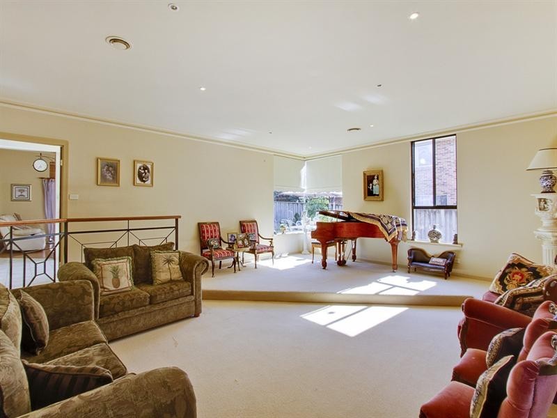 6 Hillsborough Way, Baulkham Hills NSW 2153