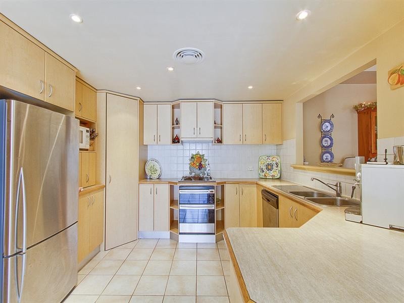 6 Hillsborough Way, Baulkham Hills NSW 2153